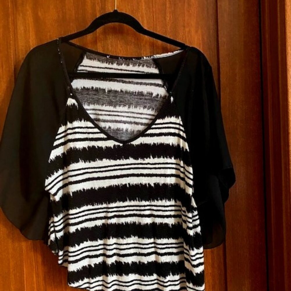 Black & white top